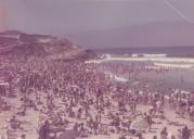 Banhistas na Praia das Maças.