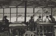 Esplanada do restaurante da Praia da Adraga em Almoçageme.