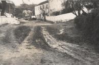 Arruamentos no Largo, junto ao bebedouro, em Dona Maria, antes das obras de requalificação.