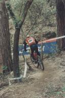 Ciclista durante uma prova de BTT na serra de Sintra.