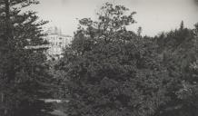 Parque da Liberdade na Vila de Sintra com vista para o Palácio Nacional de Sintra.