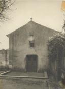 Fachada principal da capela de S. Lázaro, em S. Pedro.