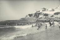 Banhistas na Praia das Maçãs.