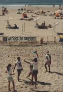 Jogo de Voleibol na Praia Grande.