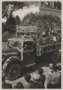 Carro alegórico à vila Sintra durante um cortejo de oferendas na Avenida Heliodoro Salgado, na Estefânia.