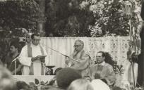 Dom António Ribeiro, Cardeal Patriarca de Lisboa, durante a missa no Parque da Liberdade.