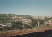 Visita de uma comitiva oficial a Massamá, vendo-se a povoação de São Marcos antes da sua urbanização, aquando da apresentação do Plano Diretor Municipal de Sintra.