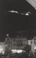 Vista nocturna parcial da Vila de Sintra com o Castelo dos Mouros, a Serra de Sintra e a Fonte do Palácio Nacional de Sintra.