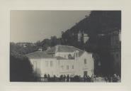 Vista parcial do edifício do hospital e capela da Misericórdia de Sintra, com vista para a casa dos Penedos.