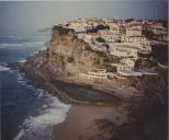 Vista parcial das Azenhas do Mar e piscina.