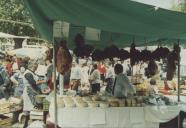 Venda de queijos e enchidos na Feira de São Pedro.