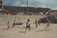 Jogo de Voleibol na Praia Grande.