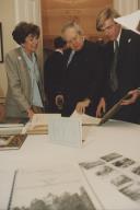 Mário Soares, Presidente da República e Gerald Luckhurst, arquiteto paisagista durante uma reunião da Associação dos Amigos de Monserrate.