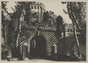 Porta férrea do Palácio Nacional da Pena.