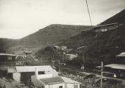 Construções clandestinas da Praia do Magoito junto à foz da Ribeira da Mata.