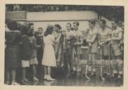 Entrega de troféus a uma equipa de hoquei em patins no Parque da Liberdade, Vila de Sintra.