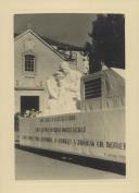 Cortejo de oferendas em frente à capela da Misericórdia na Vila de Sintra no atual largo Gregório de Almeida.