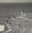 Pescadores no Bico da Messa entre a praia das Maçãs e as Azenhas do Mar.