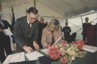 Edite Estrela, Presidente da Câmara Municipal de Sintra, com Dom José da Cruz Policarpo na benção da 1ª pedra da Universidade Católica junto ao Tagus park.