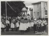 Procissão na freguesia de São Martinho durante as festas de Nossa Senhora do Cabo Espichel.
