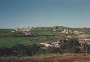 Visita de uma comitiva oficial a Massamá, vendo-se a povoação de São Marcos antes da sua urbanização, aquando da apresentação do Plano Diretor Municipal de Sintra.