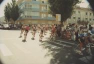 Passagem dos ciclistas na Portela de Sintra durante a 52ª volta a Portugal em Bicicleta.