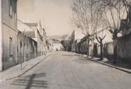 Rua Cândido dos Reis, em Belas, depois das obras de pavimentação com betão asfáltico.