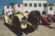 Exposição de carros clássicos do Rally de Inglaterra no largo Rainha Dona Amélia em frente ao Palácio Nacional de Sintra.