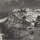 Vista parcial do casario e costa litoral das Azenhas do Mar.