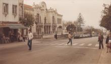 Vista parcial da Av.ª Heliodoro Salgado com o casino de Sintra.