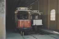 Elétricos parados nas Oficinas da Ribeira de Sintra, atual complexo Valdemar Alves.