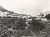 Vista parcial da Vila de Sintra com a casa dos limoeiros, o Palácio Valenças e as casas do Almoxarifado em frente ao palácio Nacional de Sintra.