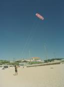 Lançamento de papagaios de vento na Praia das Maçãs.