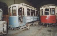 Elétricos parados nas oficinas da Ribeira de Sintra, atual complexo Valdemar Alves.