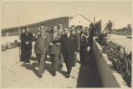 Visita do Visconde de Asseca, César M. B. e Joaquim Fontes ao Cemitério de Almargem do Bispo.