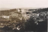 Vista parcial de Sintra com a Igreja de São Martinho, o Hotel Nunes, o Hotel Neto e o Palácio Nacional de Sintra.