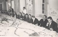 Encontro de personalidades, entre elas José Maria Tavares, no Palácio de Seteais.