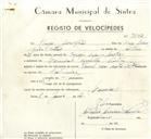 Registo de velocípede de marca Famel com motor Vitória, com o nº 9502, em nome de Hugo Assunção, morador em Lameiras.