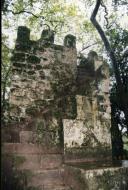 Ruínas da capela de São Pedro de Canaferrim, no Castelo dos Mouros.