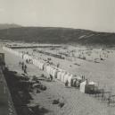 praia das Maças com tendas de aluguer no areal.