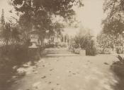 Jardim e torreão sul do Palácio de Monserrate.