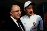 Presidente da Câmara Municipal de Sintra, Fernando Reboredo Seara, no lançamento da primeira pedra da casa das seleções de Sintra, com Luís Figo, jogador da Seleção Nacional de Futebol.