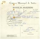 Registo de velocípede de marca Vitória, com o nº 9525, em nome de Vítor José Névoa, morador em Rua José Antunes dos Santos, Sintra.