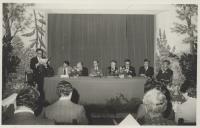 José Alfredo da Costa Azevedo discursando na sala da nau do Palácio Valenças.