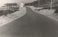 Pavimentação com betão asfáltico da estrada de acesso à Praia do Magoito.