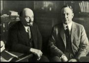 Lenin conversando en su gabinete en el Kremlin com el economista norte-americano P. P. Christensen