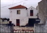 Casas saloias na localidade de Azoia, Colares.