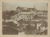 Fachada sul com a Casa da Guarda da Rainha do Palácio Nacional de Sintra.