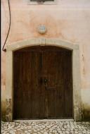 Porta do Convento da Trindade, em S. Pedro, durante as obras.