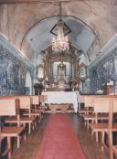 Nave e altar-mor da ermida de Nossa Senhora dos Enfermos de Camarões.